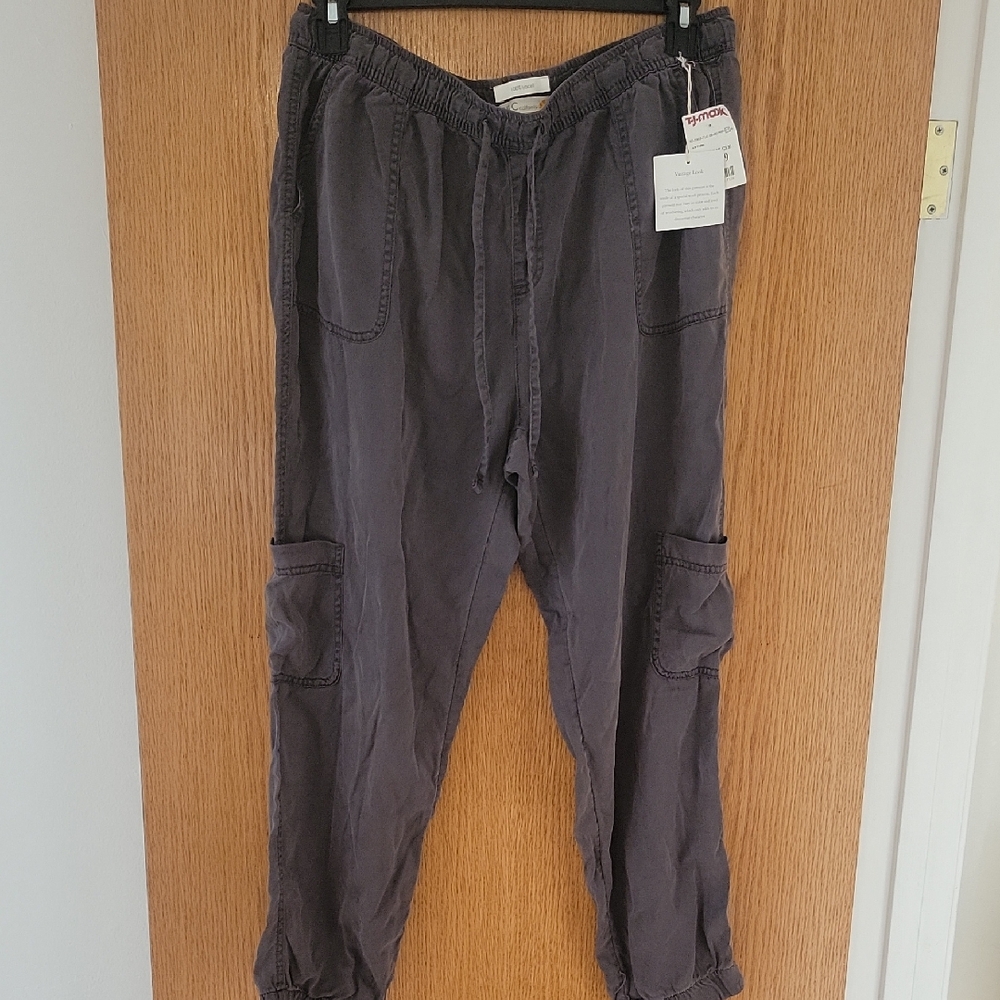 C&C California Women's Dark Gray Cropped Pants